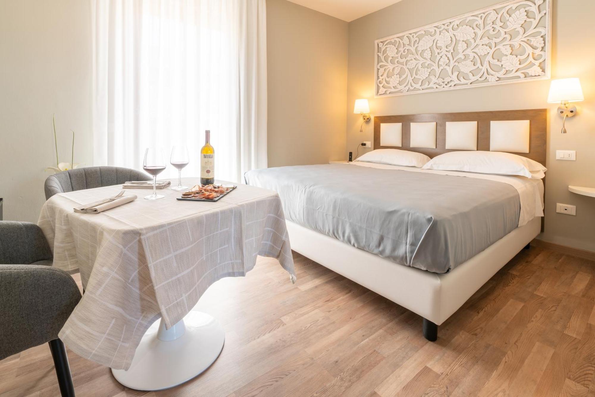 Gg8 Hotel & Suite Spa Гуальдо-Тадино Экстерьер фото
