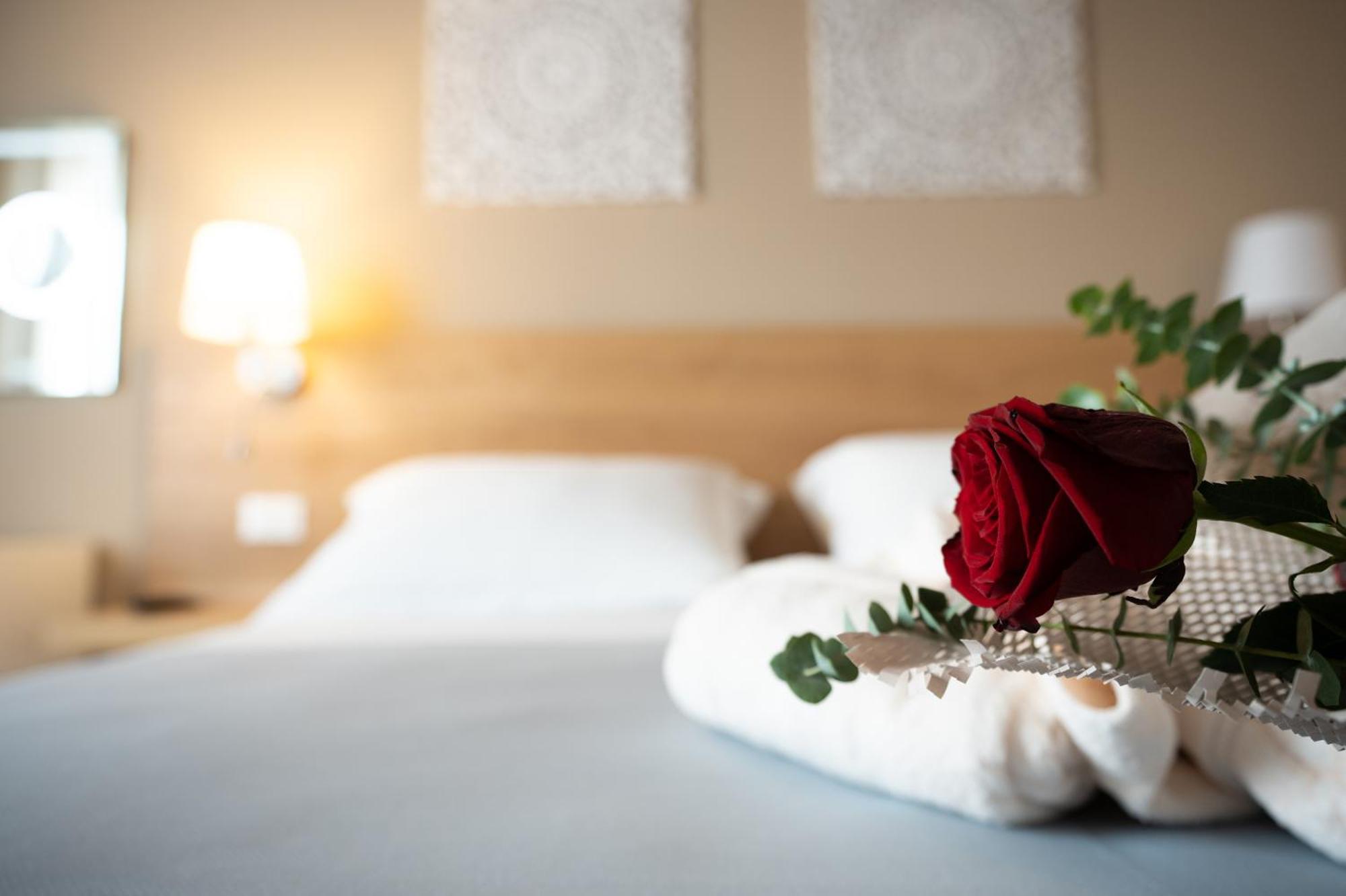 Gg8 Hotel & Suite Spa Гуальдо-Тадино Экстерьер фото